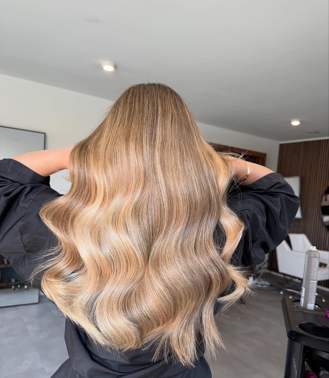Blonde Haararbeit von Zen Studio