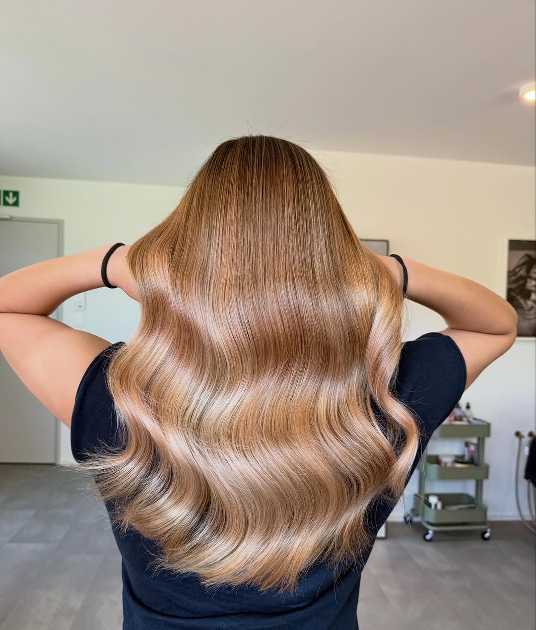 Warme Balayage mit weichen Wellen